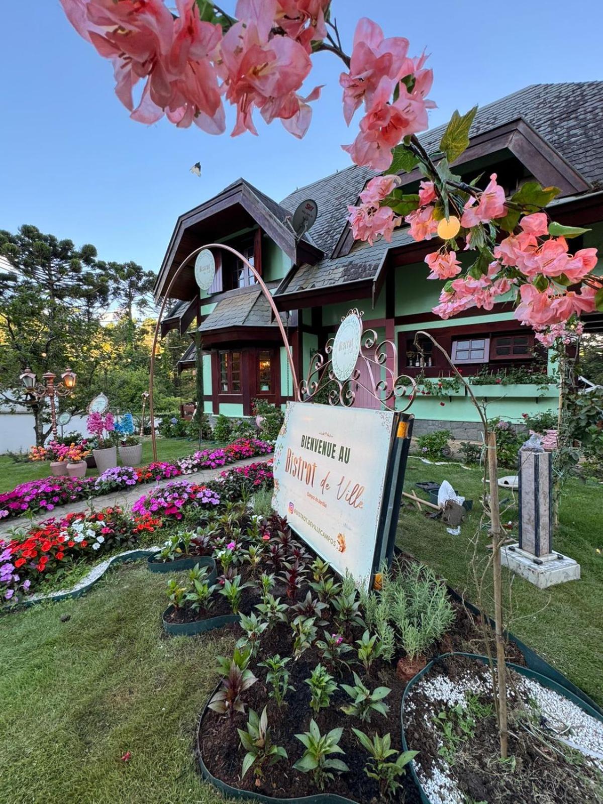 Monet Boutique